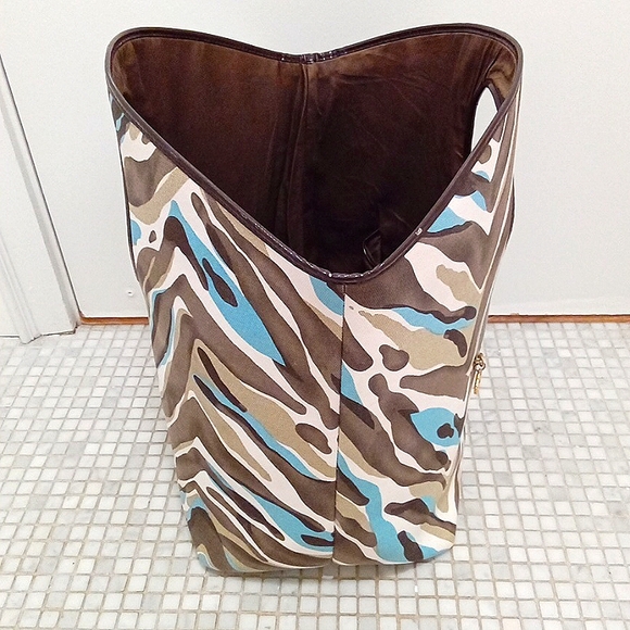 Trina Turk Round Handle Canvas Print Large Bag - Picture 6 of 10